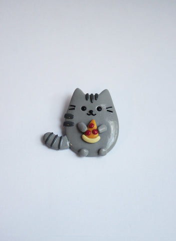 Cat with pizza brooch - Adventacle